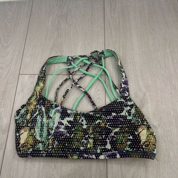 Lululemon Free To Be Wild Sports Bra size 4 - Picture 1 of 7